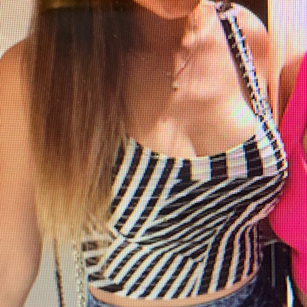 Pattern Crop Top - Picture 4 of 4